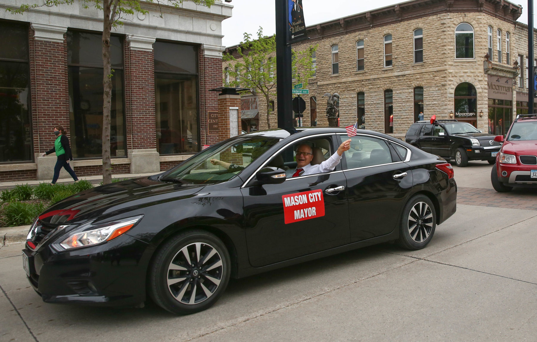Downtown Mason City Reverse Parade (23).jpg